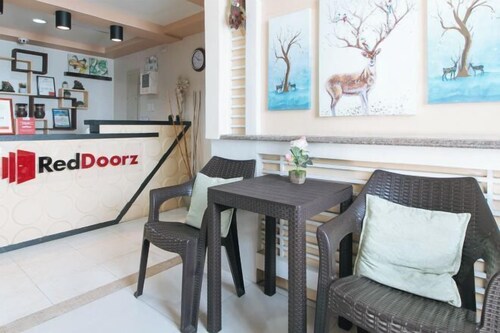 RedDoorz @ Bridgeway Hotel Tuguegarao City