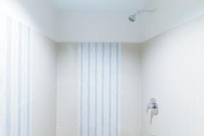 Room - RedDoorz @ Bridgeway Hotel Tuguegarao City (Tuguegarao)