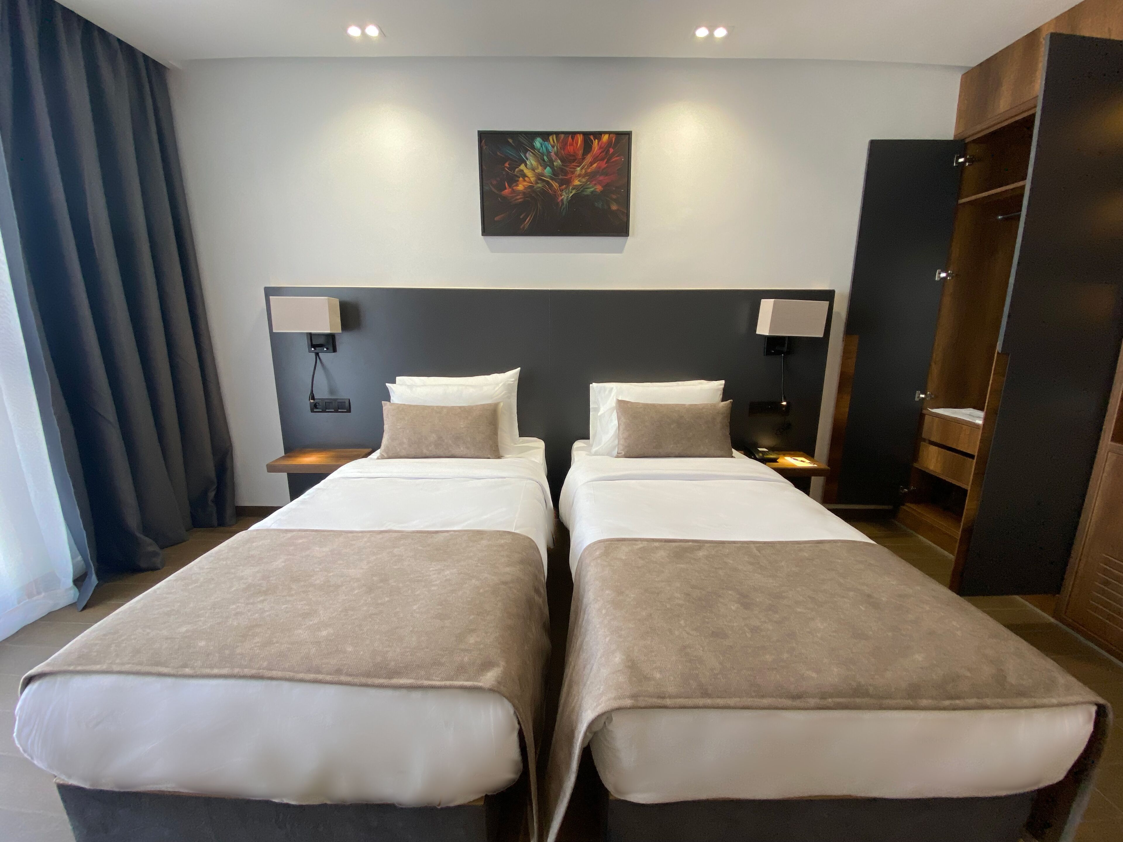 Superior Double or Twin Room | Desk, laptop workspace, soundproofing, free WiFi