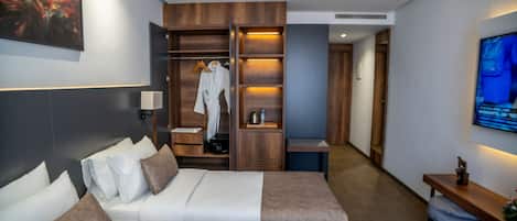 Superior Double or Twin Room | 1 bedroom, desk, laptop workspace, soundproofing