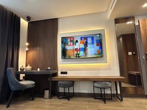 Suíte executiva | Escrivaninha, espaço de trabalho para notebook, quartos à prova de som