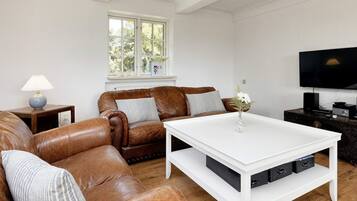 House | 3 bedrooms, individually furnished