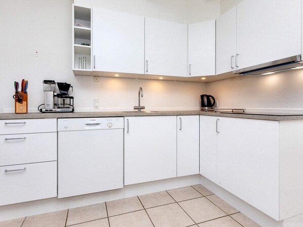 House | Private kitchen - 6 Person Holiday Home in Hadsund (Hadsund)