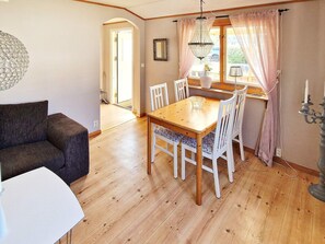 House | Dining - 5 Person Holiday Home in Skummeslovsstrand (Skummesloevsstrand)