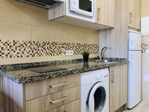 House | Private kitchen - Romantic Apartment With Shared Sauna (Benalmádena)