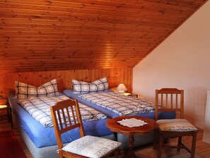 House | 3 bedrooms, individually furnished, iron/ironing board, bed sheets