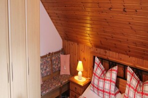 3 bedrooms, individually furnished, iron/ironing board, bed sheets