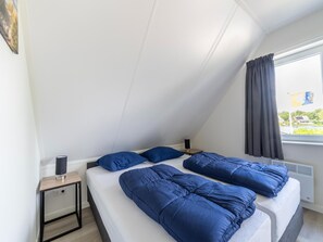 House | 2 bedrooms, individually furnished, bed sheets - Holiday Home by Lake Beach Simonshaven (Simonshaven)