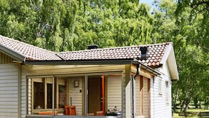A small, single-story house with a tiled roof and a covered porch. - 5 Person Holiday Home in Skummeslovsstrand (Skummesloevsstrand)