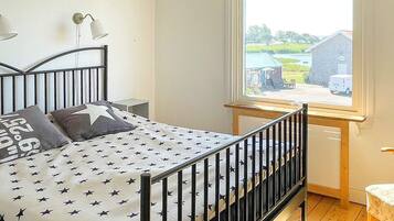 House | 4 bedrooms, individually furnished