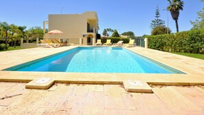 Unclassified image, 5 of 30, button - Villa in Vilamoura Near Falesia Beach (Loulé)