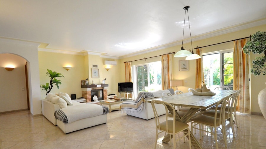 Villa in Vilamoura Near Falesia Beach