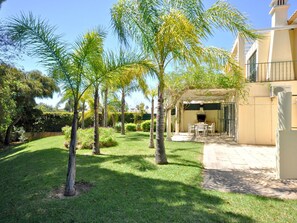 Villa | Garden - Villa in Vilamoura Near Falesia Beach (Loulé)
