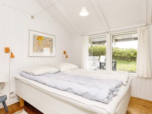 3 bedrooms, individually furnished