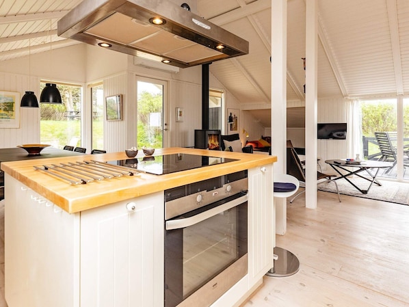 House | Private kitchen - 4 Star Holiday Home in Hjorring (Hjørring)