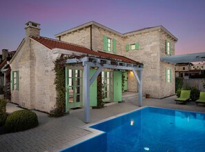 Villa | Pool | Outdoor pool - Villa Zelda With Private Pool, 2 km Beach (Liznjan)