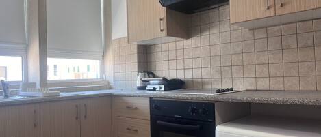 Luxury Studio, City View | Private kitchen