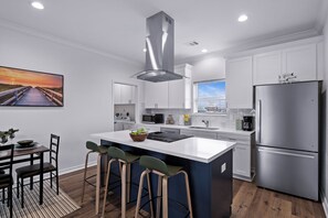 Kühlschrank, Mikrowelle, Ofen, Geschirrspüler