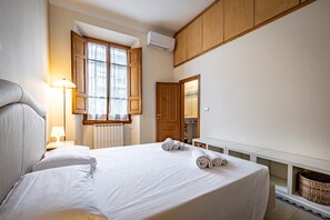 Appartement, balcon | 2 chambres, bureau, espace de travail pour ordinateur portable