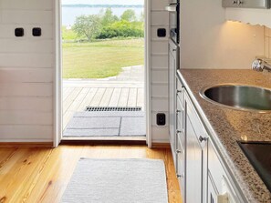 House | Private kitchen - 4 Star Holiday Home in Drottningskar (Drottningskär)