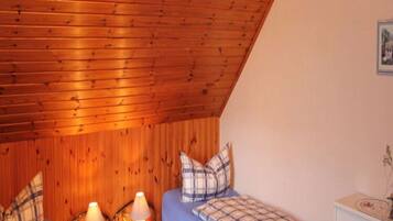 House | 3 bedrooms, individually furnished, iron/ironing board