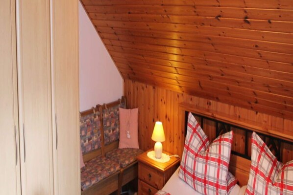 3 bedrooms, individually furnished, iron/ironing board