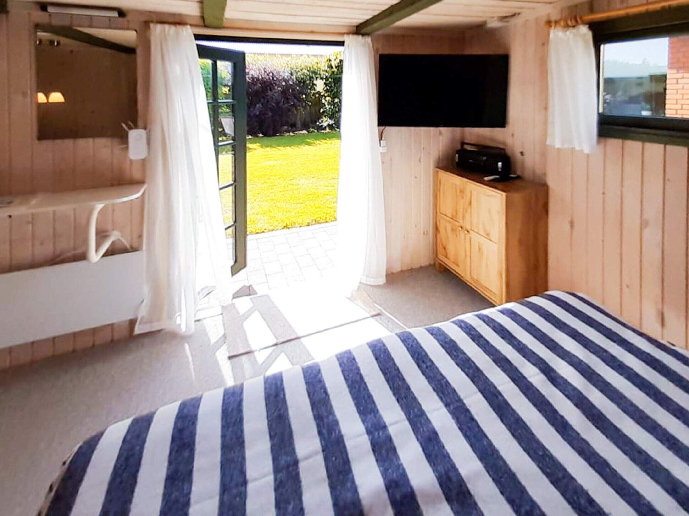 House | 1 bedroom, individually furnished