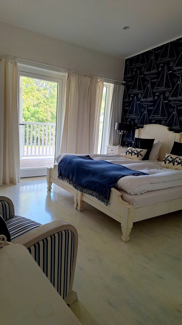 Classic Double Room, Garden View | Desk, laptop workspace, soundproofing, free WiFi - Hotell Toftalund AB (Halmstad)