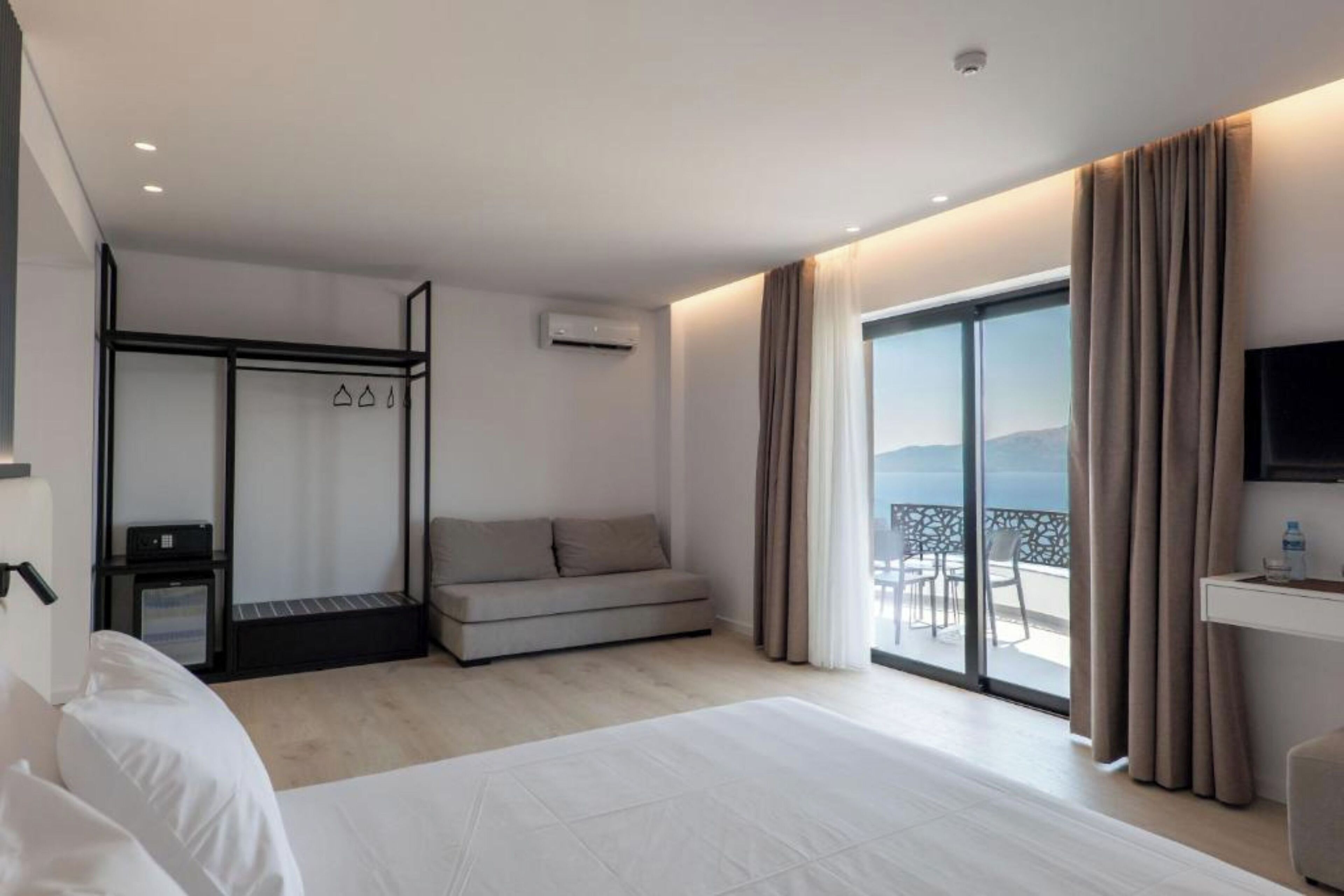 Suite, Sea View