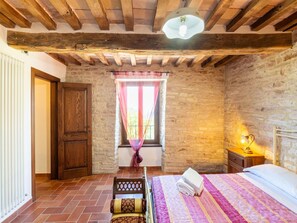 3 bedrooms, individually furnished, bed sheets - Italian Farmhouse With Pool (Cagli)