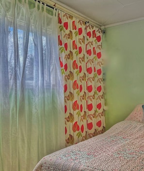 2 bedrooms, travel cot, free WiFi, bed sheets