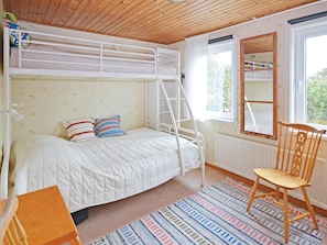 House | 3 bedrooms, individually furnished - Spacious Holiday Home With Terrace (Mellbystrand)