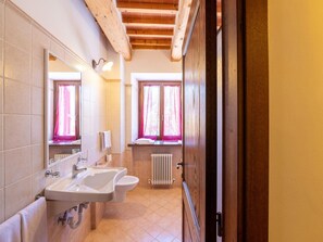House | Bathroom - Country House in Marche With Pool & Views (Cagli)