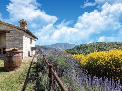 Country House in Marche With Pool & Views