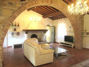 Living area - Villa in Tuscany With Pool & Olive Groves (Castelnuovo di Val di Cecina)