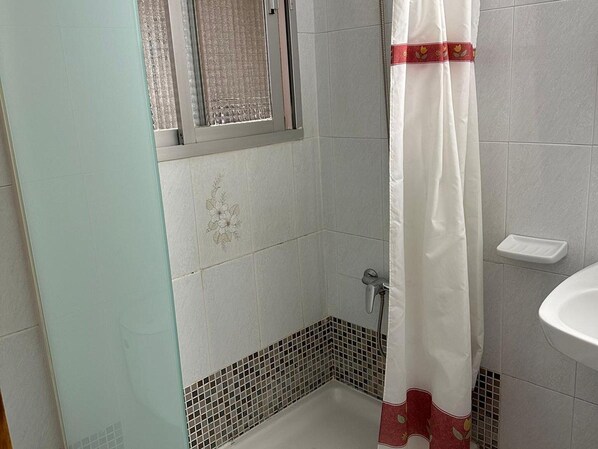 Bathroom - Lovely Apartment Near the Beach (Oliva)