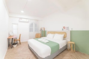 Cribs/infant beds