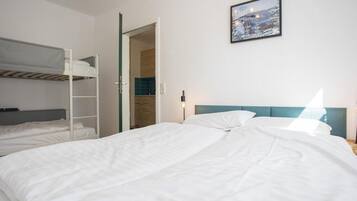 Apartment | 1 bedroom, bed sheets