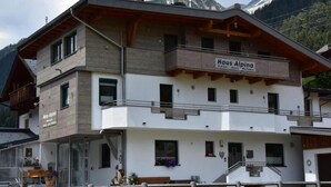 A two-story building named Haus Alpena with a balcony and a sign indicating it is a wellness center. - Klasse Apartment mit Balkon St. Anton am Arlberg (Sankt Anton am Arlberg)