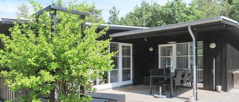 ハウス | 屋外ダイニングエリア