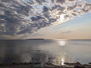 A calm sea with a distant landmass under a cloudy sky. - 4 Star Holiday Home in Klintehamn (Klintehamn)