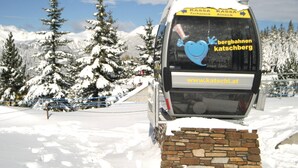 A cable car with a website URL and destination names on the back. - Apartment in Lungau Near Ski Lift (Sankt Michael im Lungau)