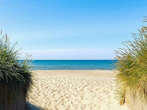 Beach - Modern Holiday Home With Garden-by Traum (Mellbystrand)