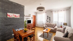 Living area - Holiday Home Los Silos Near Playa La Caleta (Los Silos)