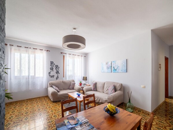 House | Dining - Holiday Home Los Silos Near Playa La Caleta (Los Silos)