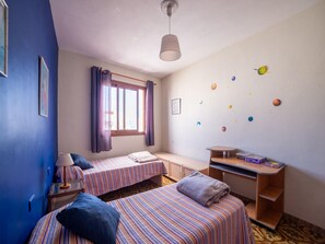 House | 2 bedrooms, iron/ironing board, bed sheets