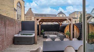 House | Outdoor dining