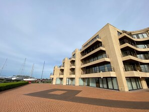 Apartment | Exterior - Apartment in Nieuwpoort by the Harbor (Nieuwpoort)