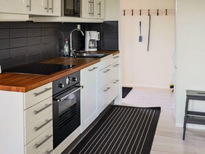 House | Private kitchen - Cosy Holiday Home With Balcony (Skummesloevsstrand)