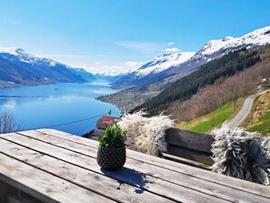A wooden bench overlooking a lake with mountains in the background. - 6 Person Holiday Home in Grimo (Ullensvang)